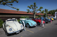 VW-1200-Cabriolet-1963-zusammen-mit-anderen-Kaefer-Cabrios-Oldtimer-Sunday-Morning-Mai-2022